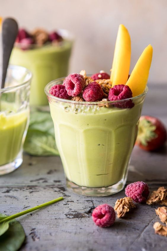 Discover easy and simple green smoothie recipes in this info-packed article. Find out more about green smoothie recipes for detox and weight loss. #healthy #healthyrecipes #nutrition #wellness #weightloss #fitnessgoals #keepingfit #healthyhabits