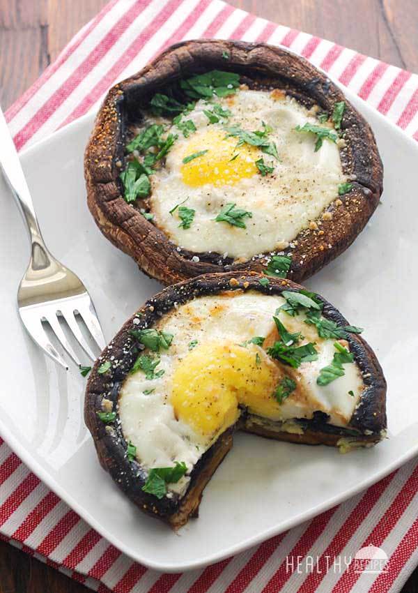 Eggs_Baked_In_Portobello_Mushroom Explore options for the healthiest breakfast recipes with eggs. You will discover new ways of preparing no carb recipes for breakfast. #nutrition #healthyliving #healthyrecipes #mealprep #weightloss #healthymeals