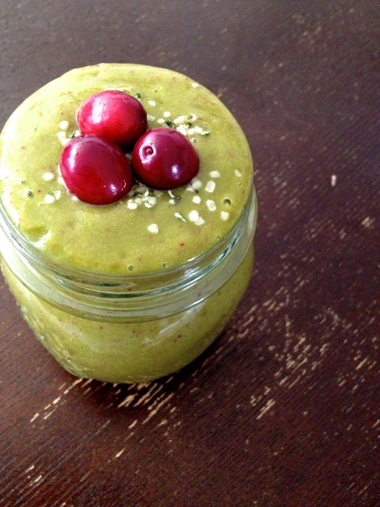 Discover simple green smoothie recipes like this cranberry orange smoothie with this comprehensive article. Learn new healthiest green smoothie recipe options. #natural #mealprep #healthylife #healthyeating #nutrition #healthy #fitnessgoals #diets