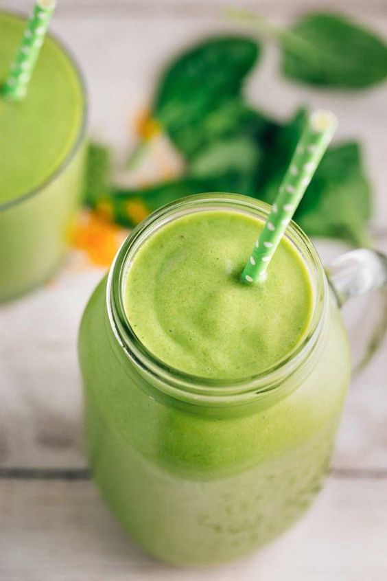 Discover more green smoothie benefits in this awesome article. Find the best simple green smoothie recipes for beginners to try. #weightloss #health #nutrition #wellness #healthylifestyle #mealprep #nobake #fitnessgoals #longevity