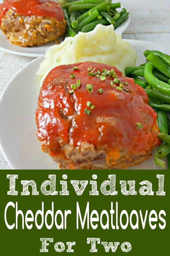 Try this meatloaf recipe and other delicious dinner ideas that are easy with helpful suggestions from this awesome post. | healthy recipes on a budget | healthy recipes for one or two people | easy meals for two | easy dinner recipes for 2 #mealprep #healthyrecipes #healthylife #healthyliving #nutrition #wellness #healthyeating