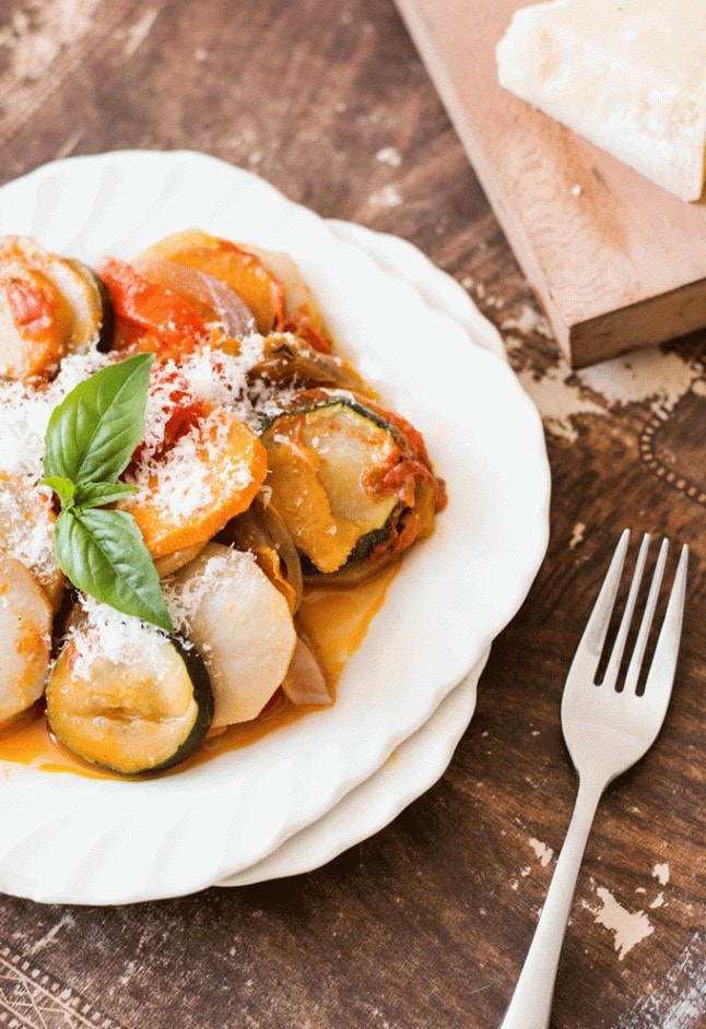 Ratatouille and other creative crock pot recipes are the star in this definitive guide. Check out the best healthy slow cooker recipes. #healthylifestyle #healthyeating #healthy #healthyrecipes #mealprep #nobake #nutrition