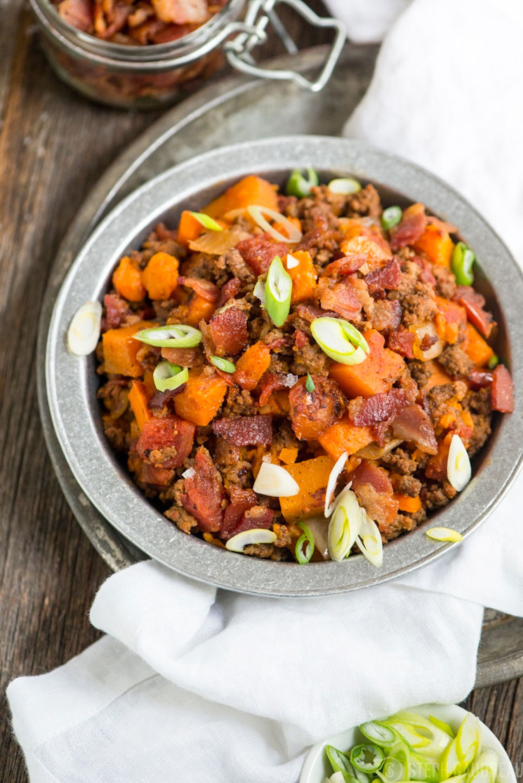 Discover low carb healthy slow cooker recipes in this awesome guide. Read this report on the best slow cooker recipes you can try tonight. #healthy #mealprep #nutrition #healthylifestyle #healthyliving #healthyeating #health #highprotein