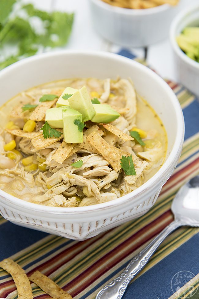 Click here to get awesome ideas for one dish dinners like this white chili. | crock pot recipes | healthy slow cooker recipes | quick family dinner recipes | healthy one pot chicken recipes #healthyeating #healthymeals #mealprep #highprotein #nobake #healthylifestyle #healthylife #nutrition