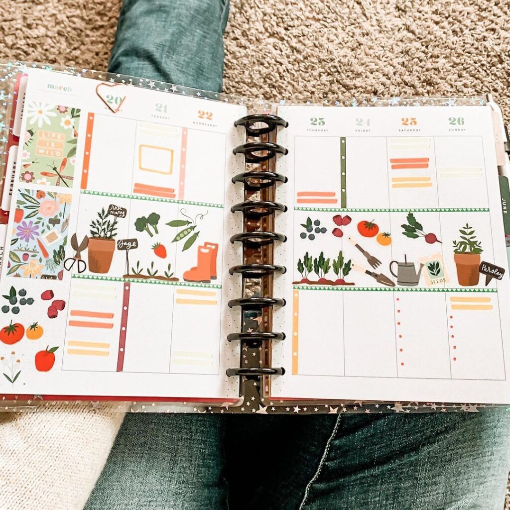 happy planner vertical layout ideas | fun planner layout ideas and examples | happy planner monthly layout ideas